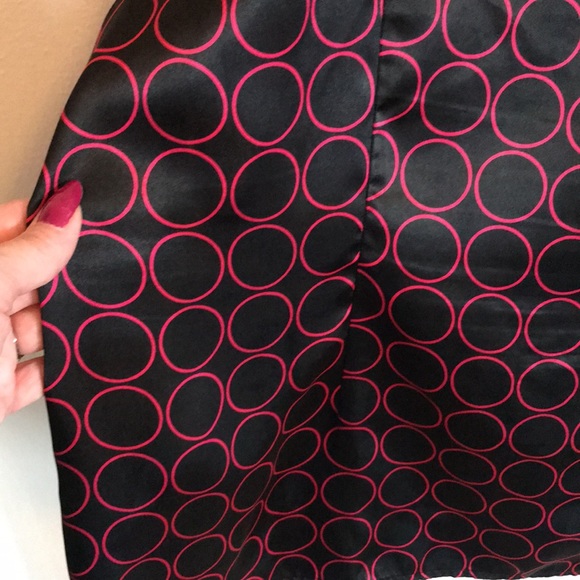 74) Cato blouse.beautifully styled, satiny fabric. - Picture 5 of 9